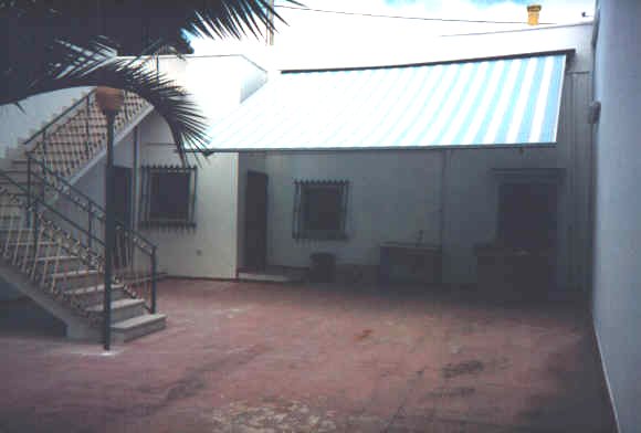 index.4.jpg (22090 byte)